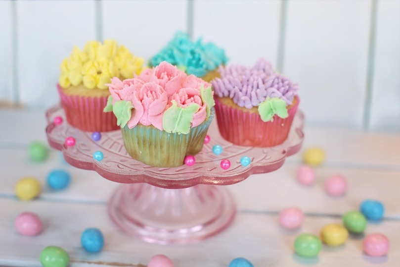 cupcakes-2209476_1280